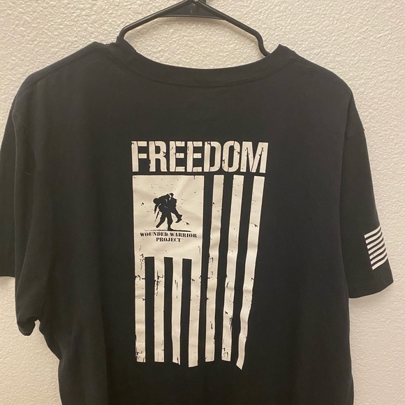 Under Armour t shirt - Picture 2 of 2